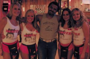 Mav with Hooters waitresses